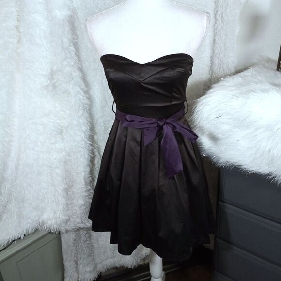 FOREVER 21 BLACK STRAPLESS FIT & FLAIR W/PURPLE SASH SZ.XS EUC - Picture 2 of 8